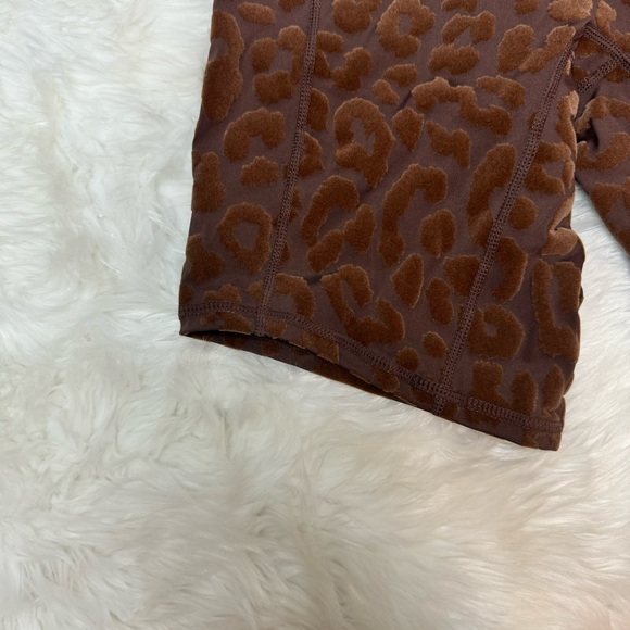 Balance Athletica Lux Velvet Burnout Leopard Print Biker Shorts Size XS - Picture 4 of 8